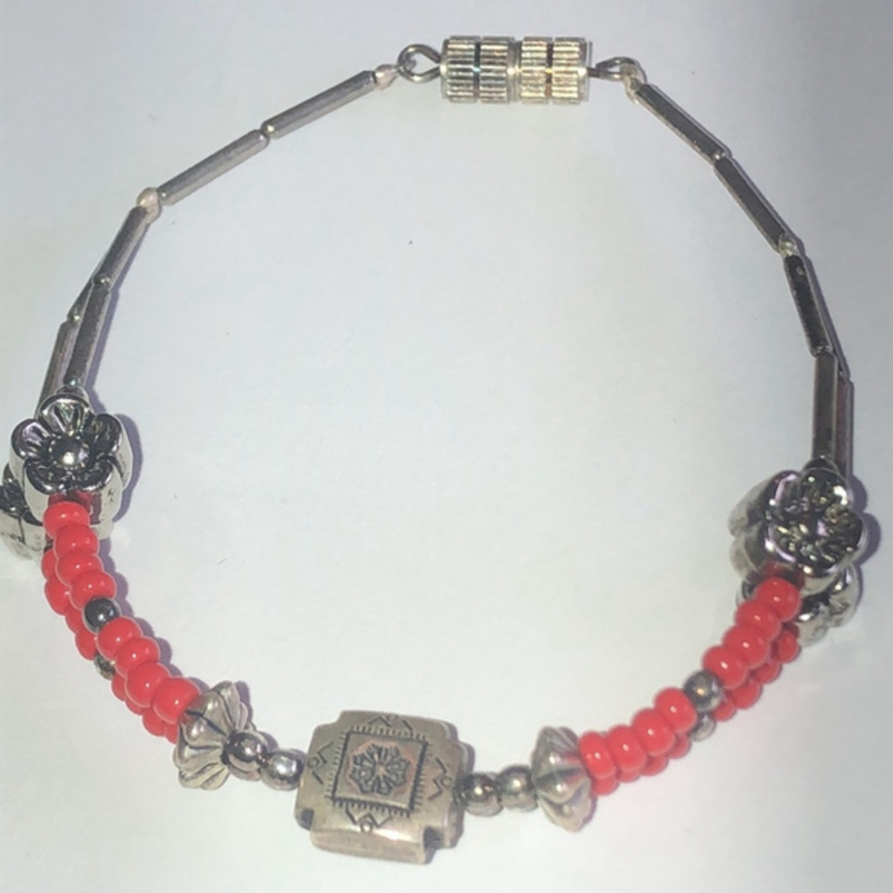 Silver Tone & Red Beaded Floral Tribal Design Boho Seed Bead Bracelet